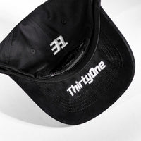 Visera interior de la gorra 31 Hats con logo ThirtyOne bordado