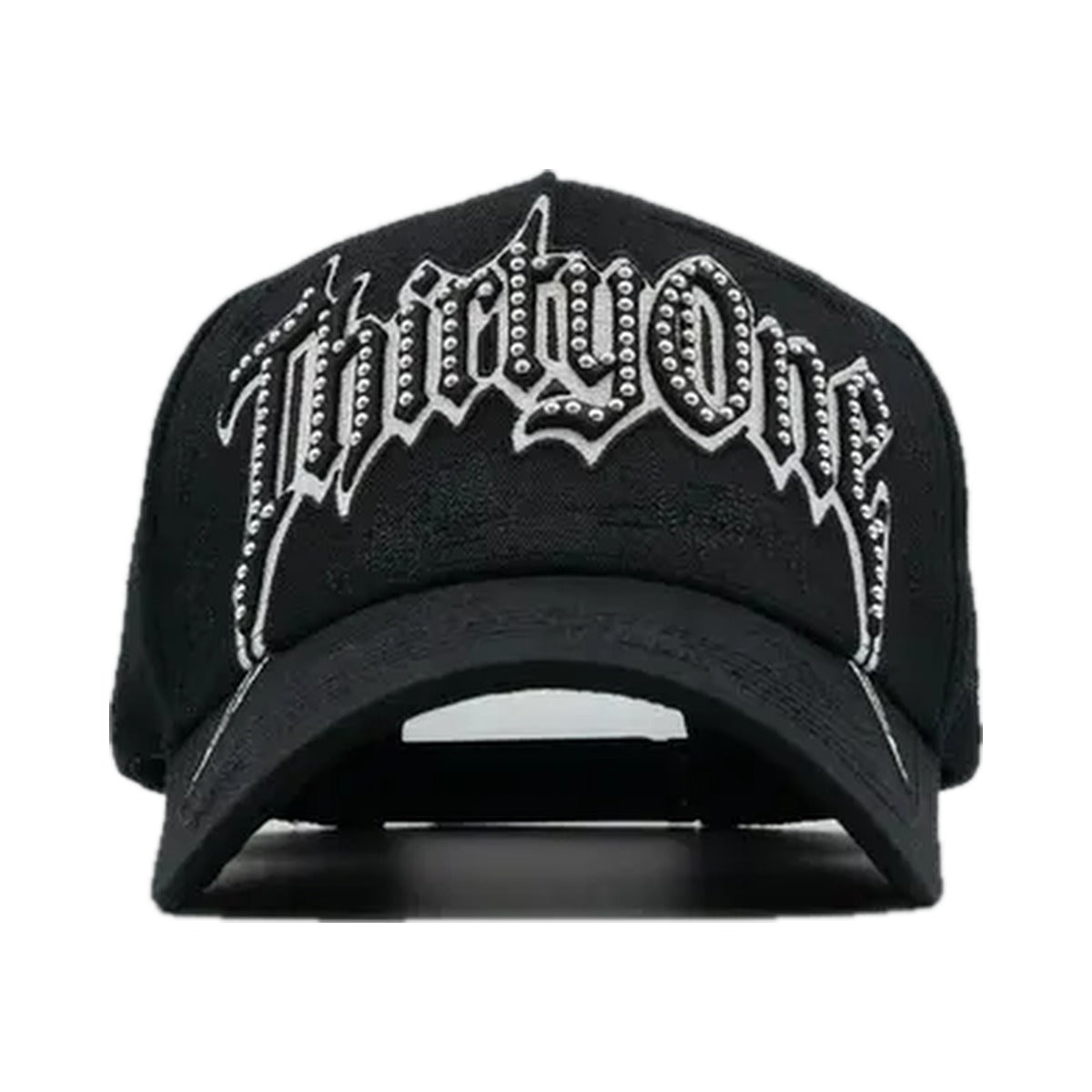 Gorra Thirtyone Hats 31 Vamp negra vista frontal con letras góticas y taches