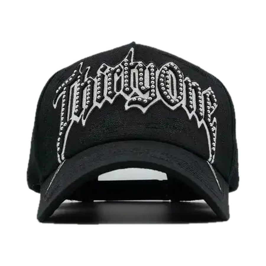 Gorra Thirtyone Hats 31 Vamp negra vista frontal con letras góticas y taches